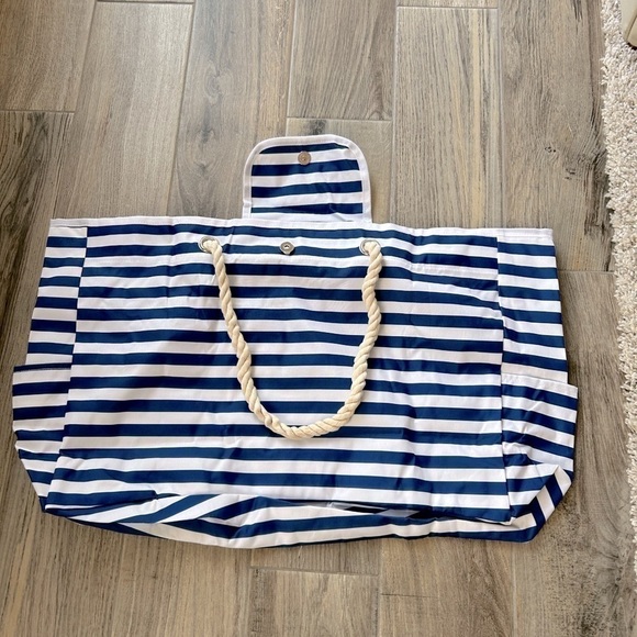 Handbags - Extra Large Waterproof Beach Tote